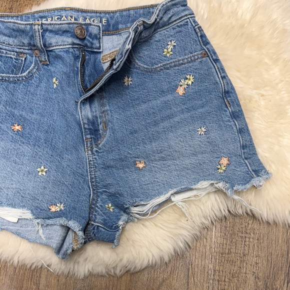 American Eagle Outfitters Pants - American Eagle women’s Embroidered Light Blue Denim raw hem Shorts size 4